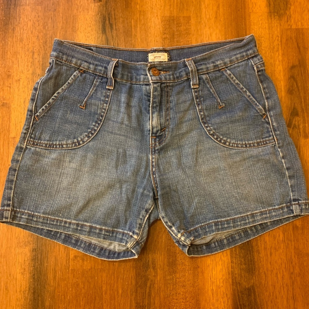Levi’s 515 shorts size 8 Light blue wash some stretch detailed front pockets